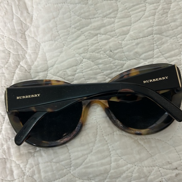 Burberry Sun glasses - Picture 3 of 5